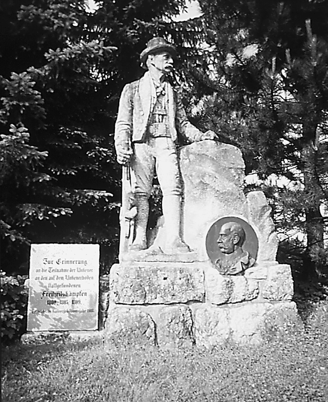 Das Denkmal für die Freiheitskämpfer, errichtet 1908 | Unken