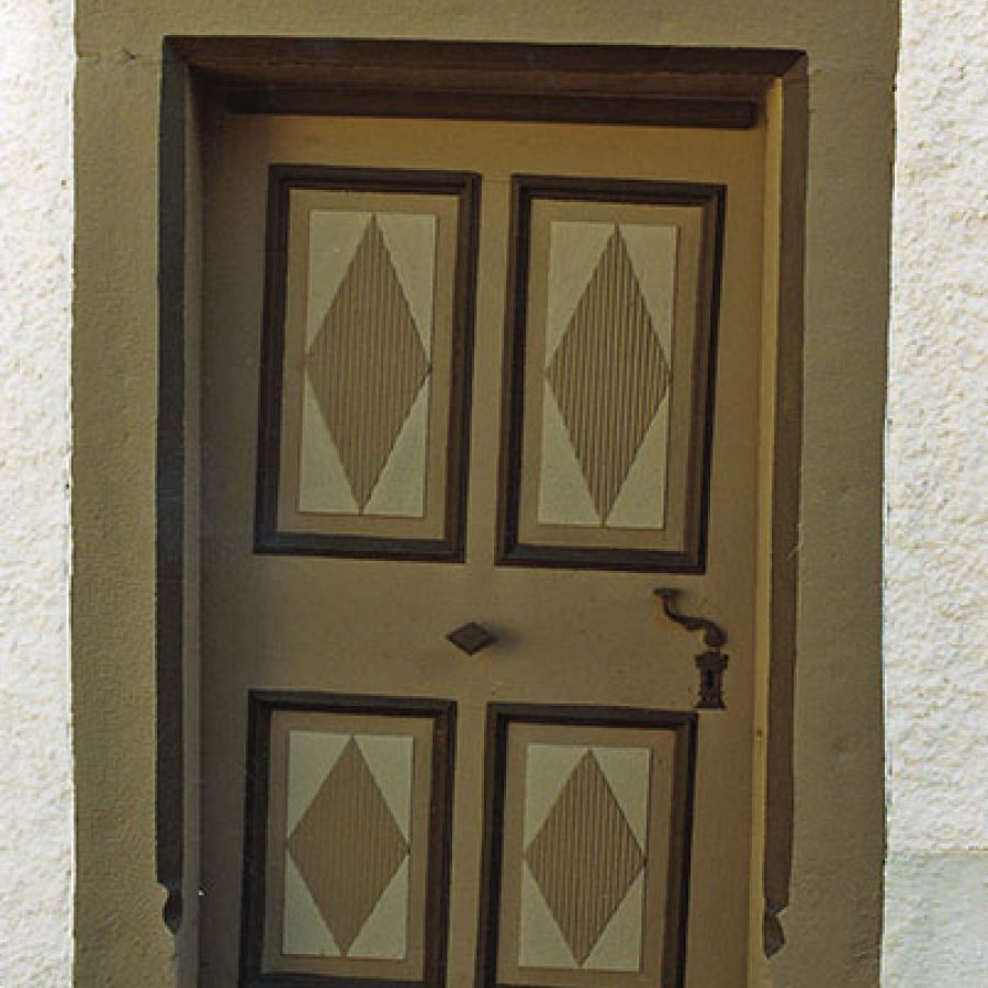 Die alte Haustüre vom Griesserhaus, Unken Nr. 1, jetzt im Heimathaus Kalchofengut