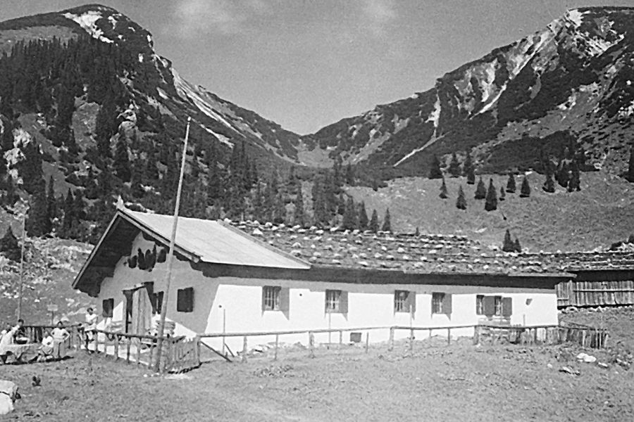 Trostberger Hütte vor der Zerstörung durch eine Lawine