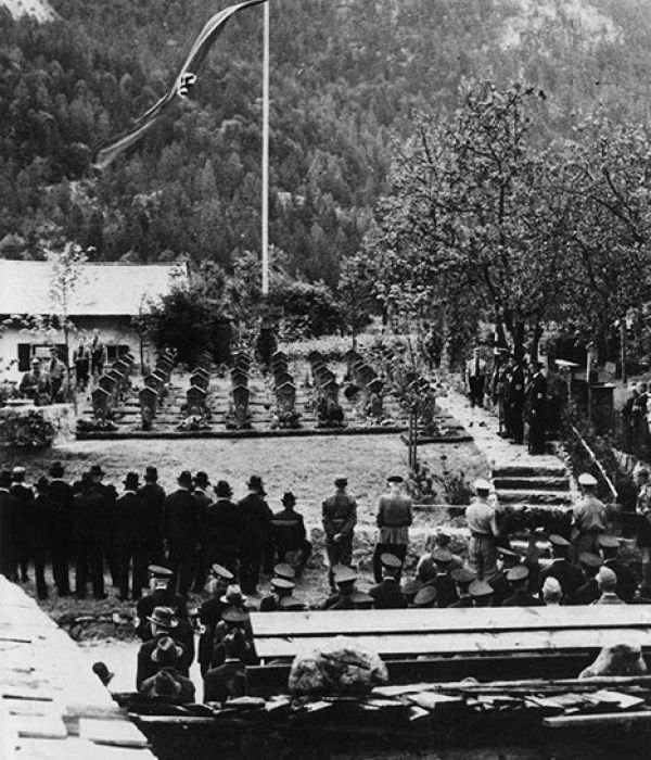 Der Heldenfriedhof wurde schon während des Krieges angelegt. Die ersten Toten: waren Erich Schwaiger und Heinz Haesele.